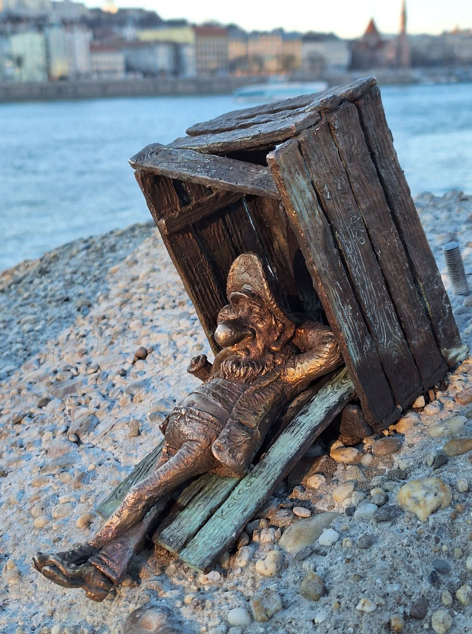 Un excellent moyen d’explorer Budapest, surtout avec des enfants, est de chercher les mini-sculptures de Kolodko dans la ville.