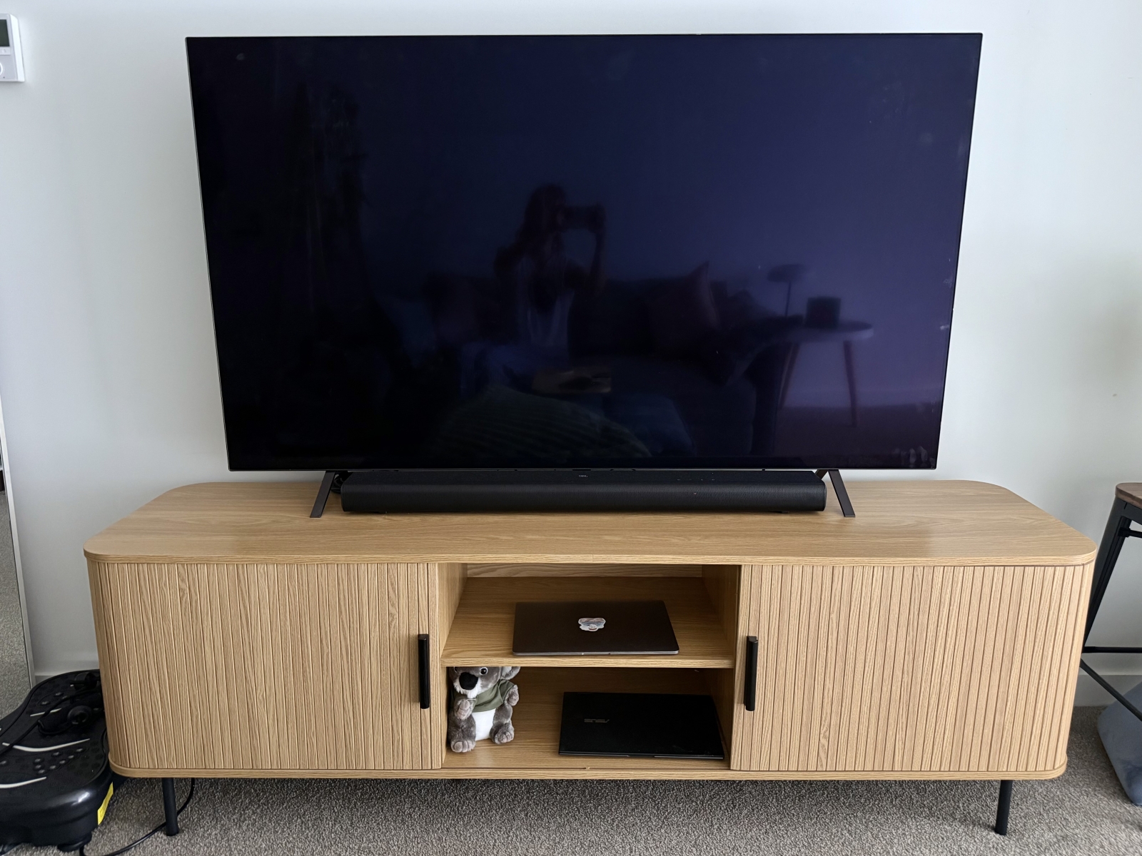 Clean modern apartment 10 min from CBD
