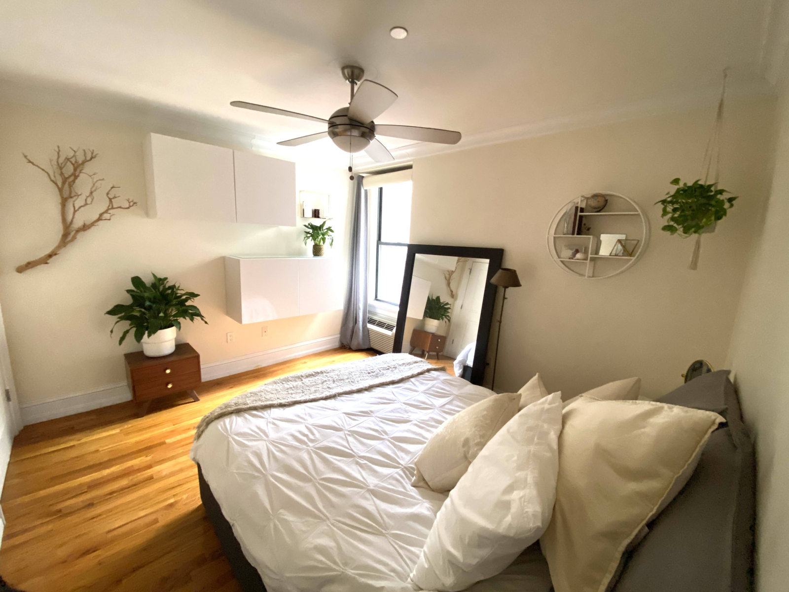 Bedroom (diff angle)