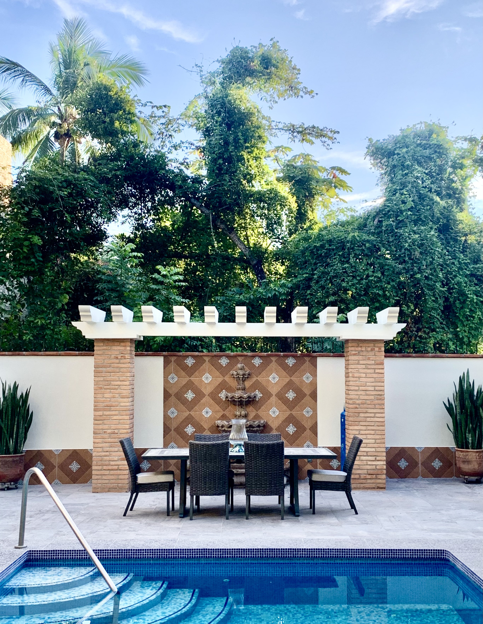 Cenas al aire libre junto a la piscina