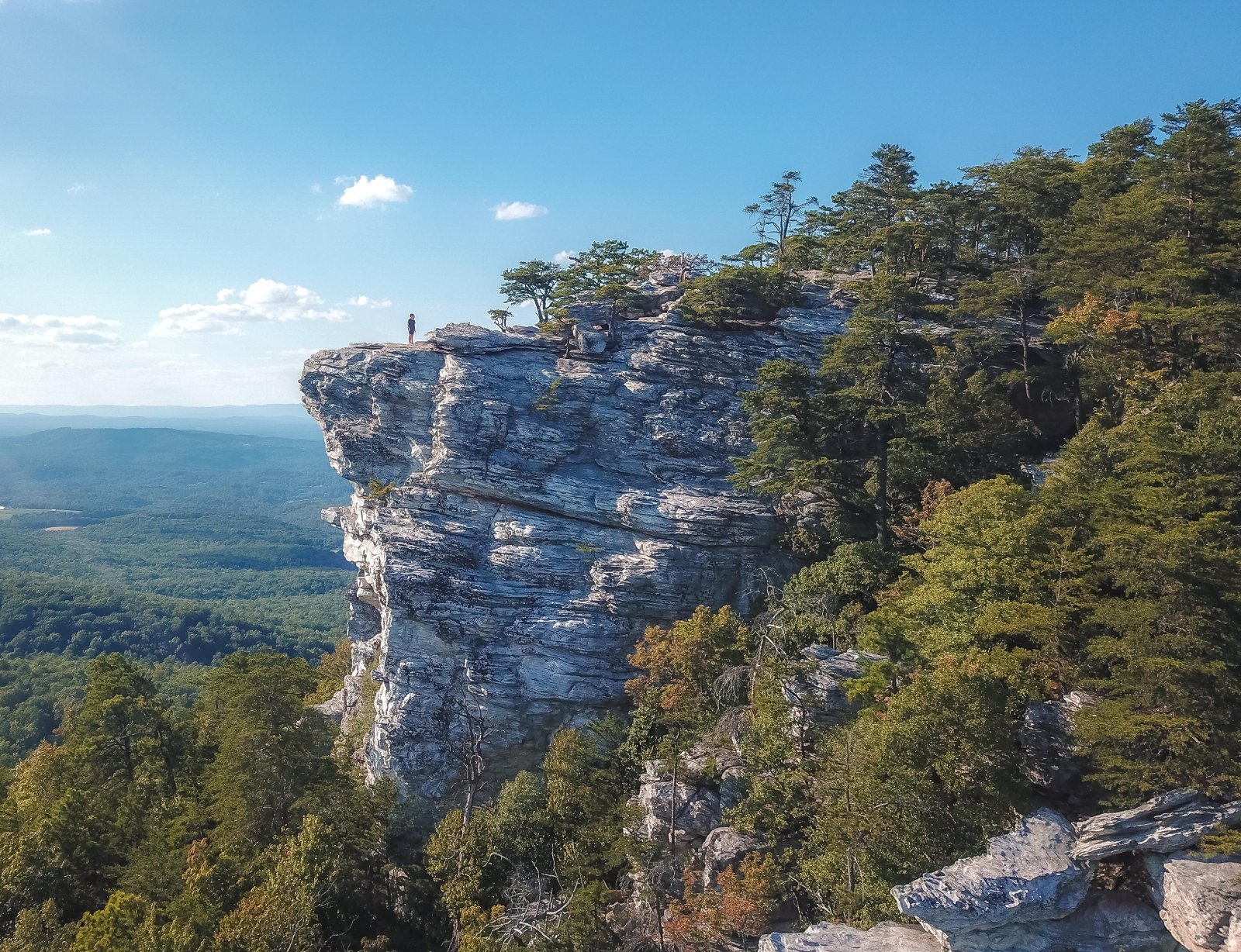 Spectaculair natuurlijk uitzicht vanuit Hanging Rock State Park (40 minuten rijden)