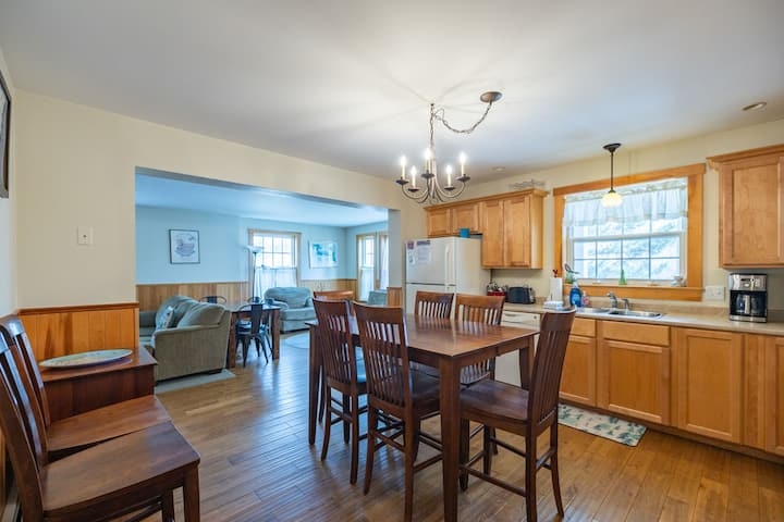 Family home in the Maine mountains, with direct access to trails, walk to Bethel, and 10 min to Sunday River!