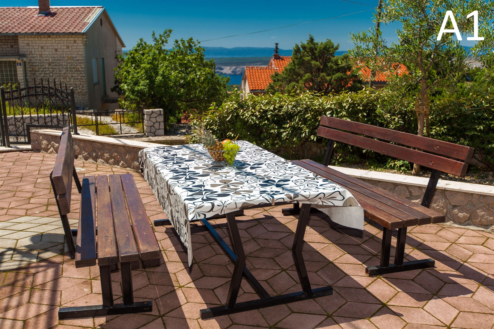 Spacious family apartment with terrace & sea view near Crikvenica