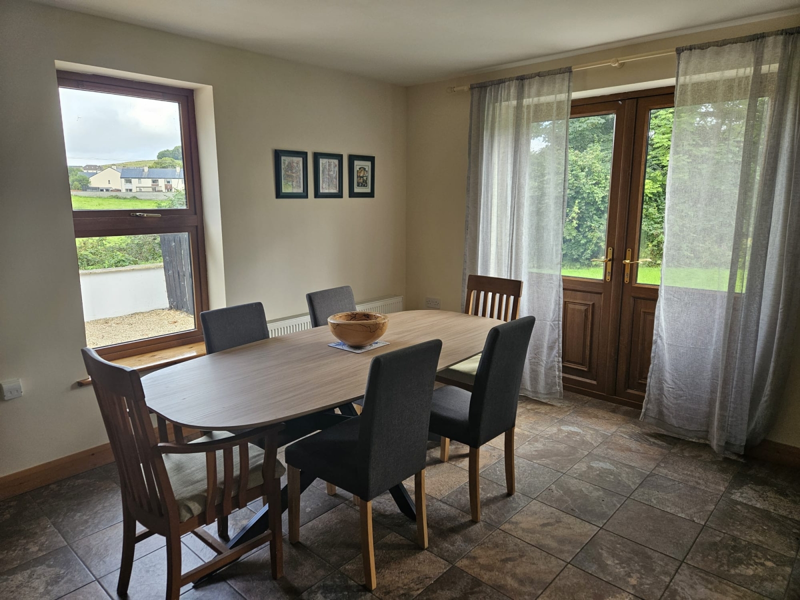 Accogliente cottage moderno a poca distanza a piedi da Westport Town e altri servizi locali