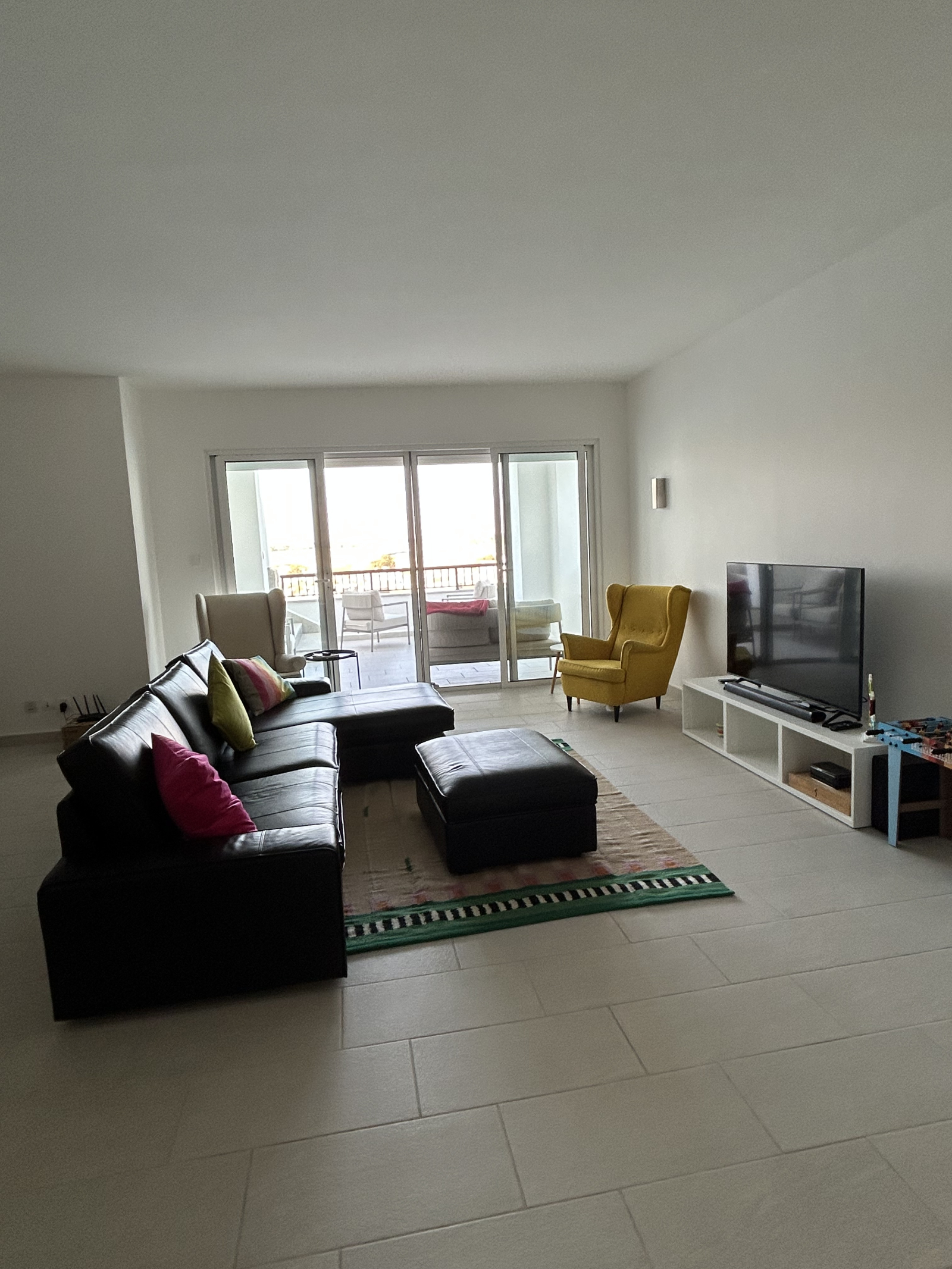 Área de estar, espaçosa e aconchegante.