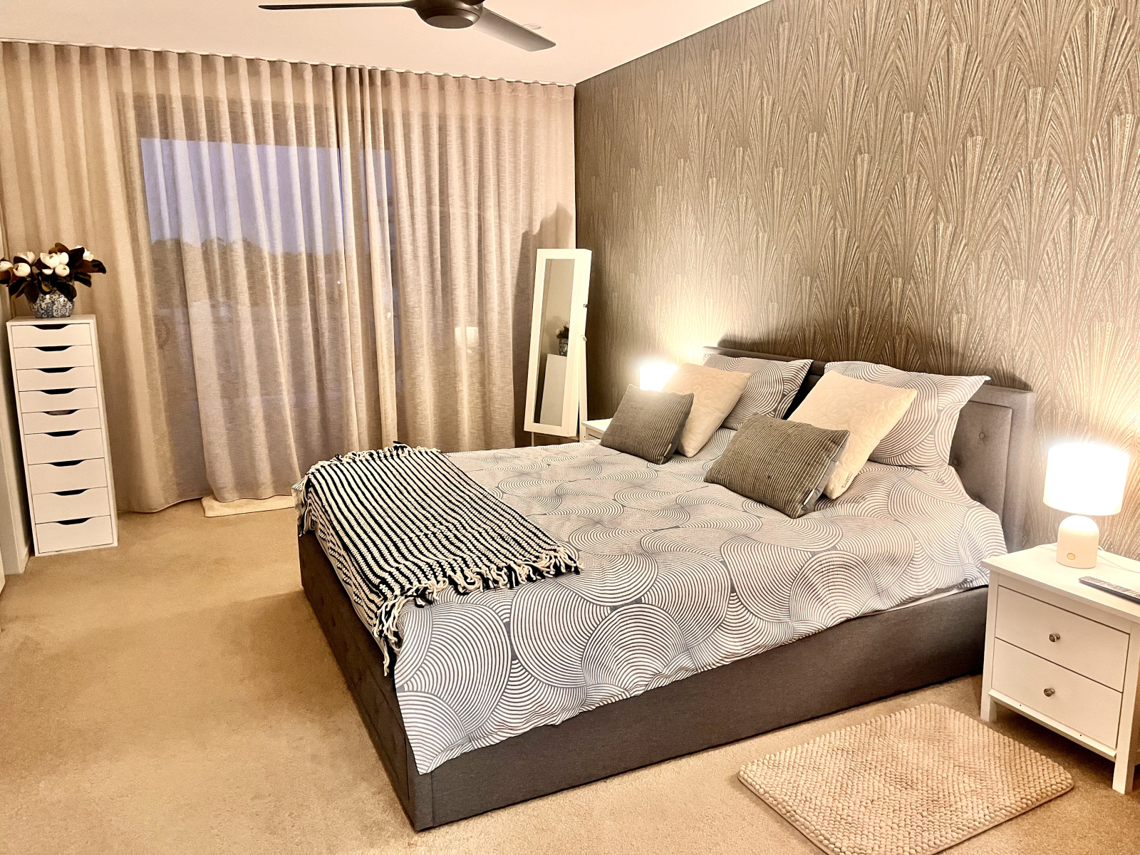 Dormitorio principal en la planta baja con veranda y suite