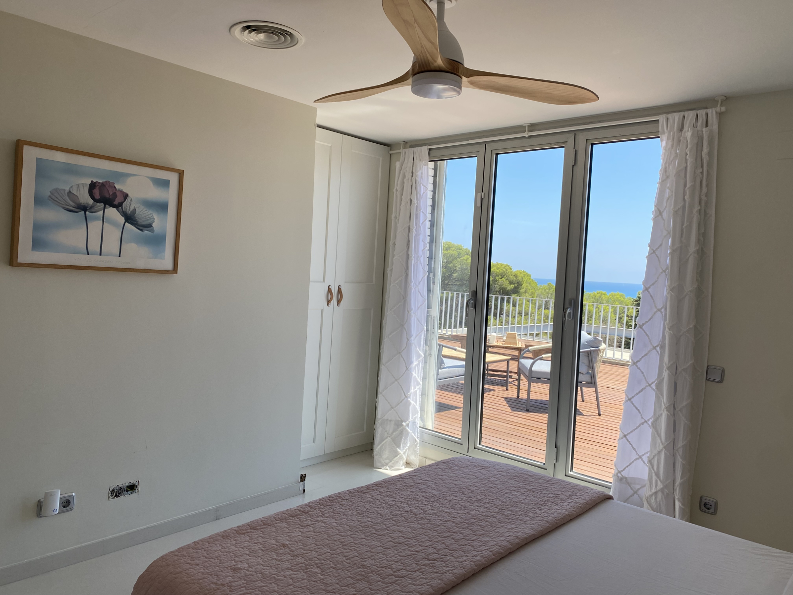 Hoofdslaapkamer (tweede verdieping - geen tv)