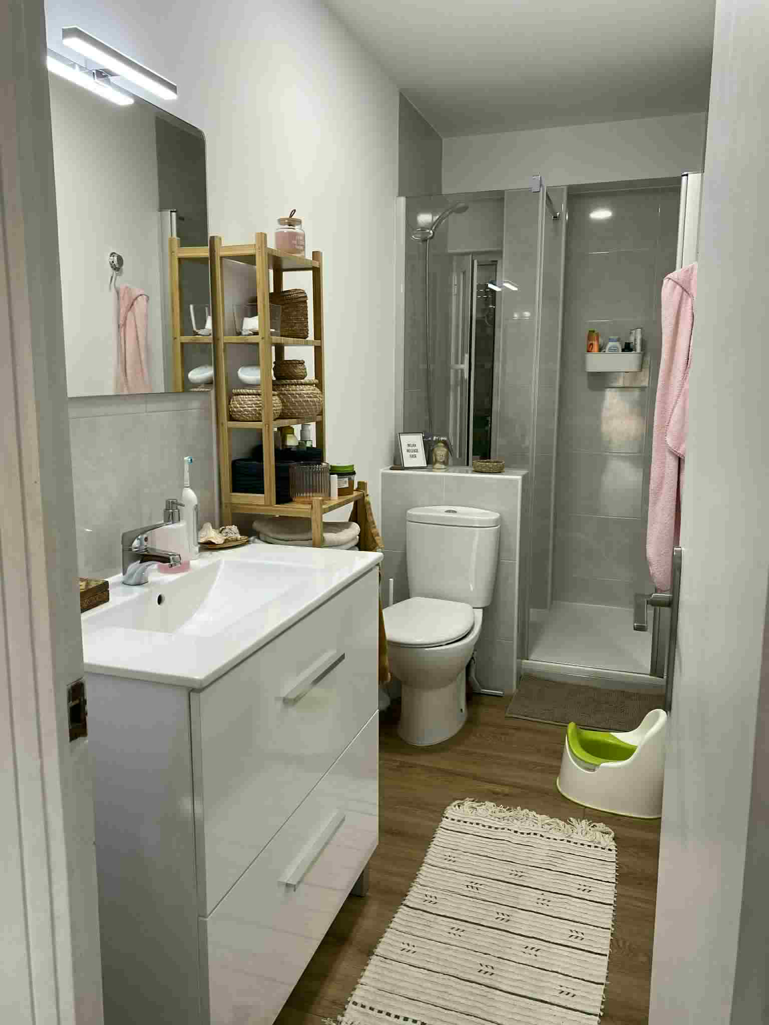 Een plek met 320 zonnige dagen en nooit echt koud, met twee slaapkamers, ~60m² schattig appartement op slechts 100 meter van de (zeer rustige, zeer kindvriendelijke) zee, in Santa Pola, slechts 15 minuten van de luchthaven van Alicante! :)