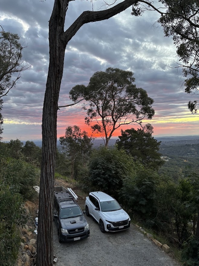 Thuis in de heuvels met uitzicht over de Yarra Valley en de skyline van het CBD, prachtige zonsondergangen en mini-geiten! <1 uur vanaf het stadscentrum