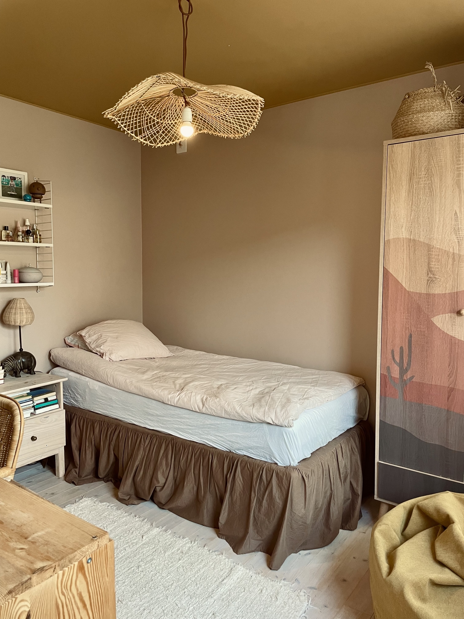 Social beach house by the most beautiful beach in Sweden. Close to nature, several white beaches, tranquility of Österlen and close to buzzing Copenhagen.