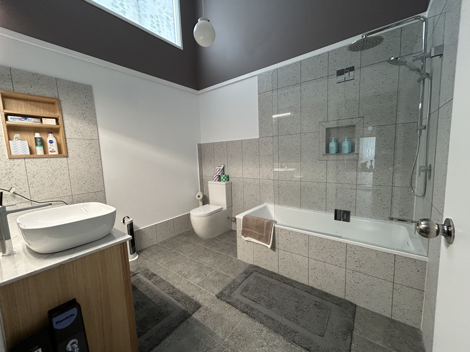 Baño principal recién renovado (mayo 2026)