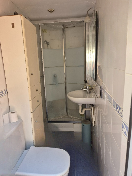 No andar de baixo, banheiro térreo com chuveiro