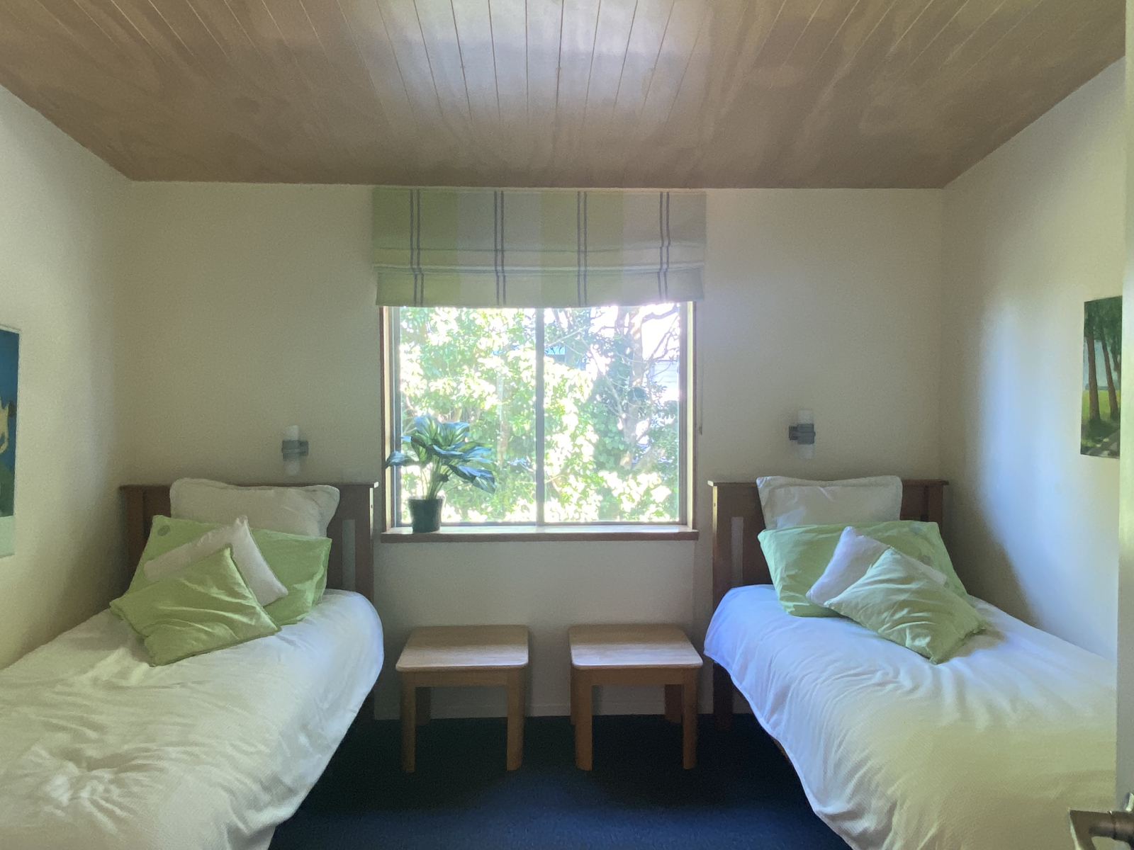 Well equipped holiday home with amazing privacy and seaviews.