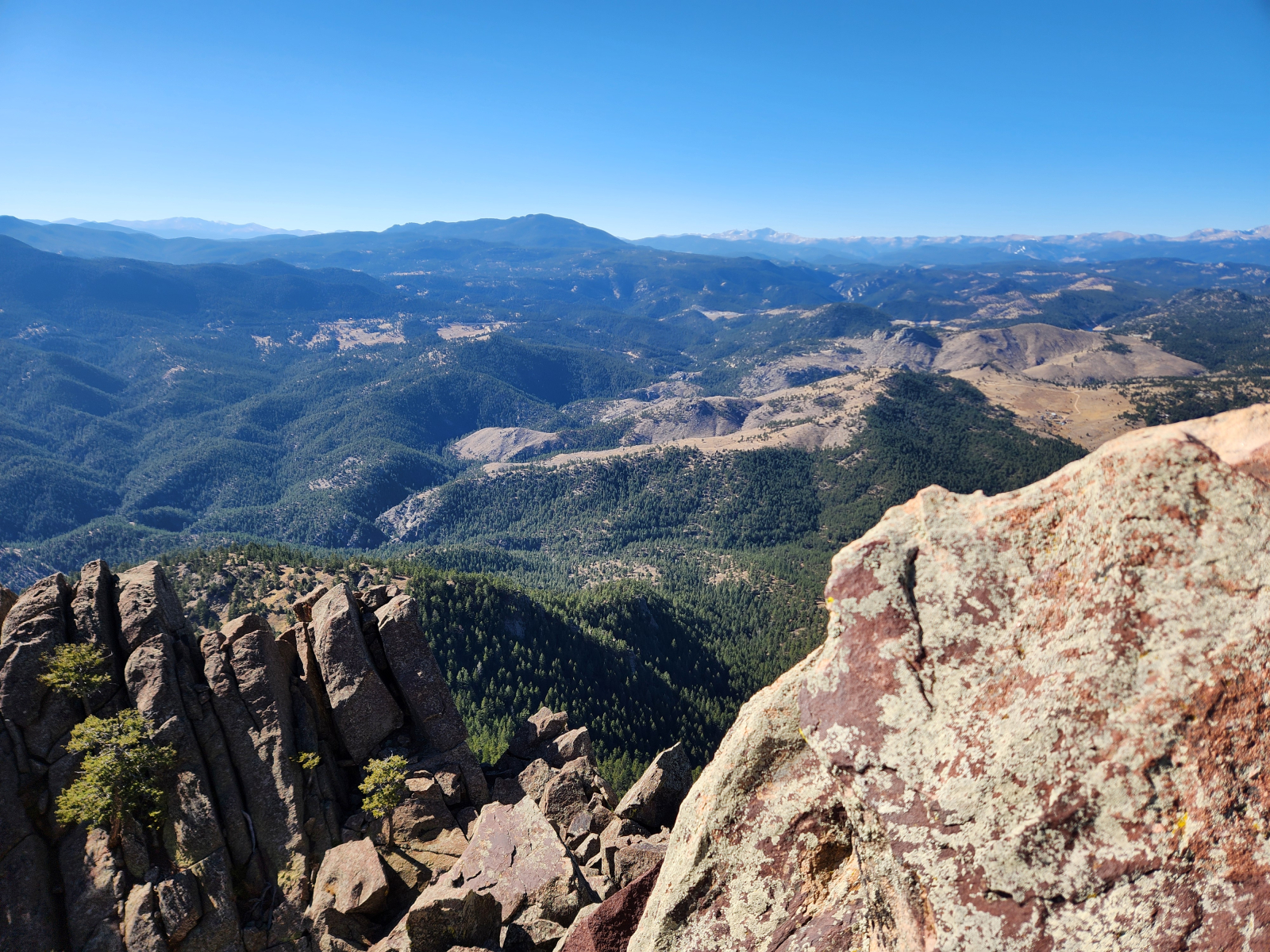 Uitzicht vanaf de top van een lokale top