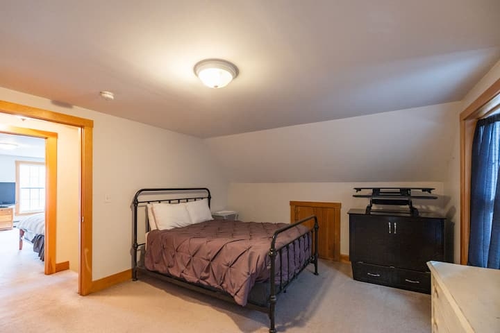 Family home in the Maine mountains, with direct access to trails, walk to Bethel, and 10 min to Sunday River!