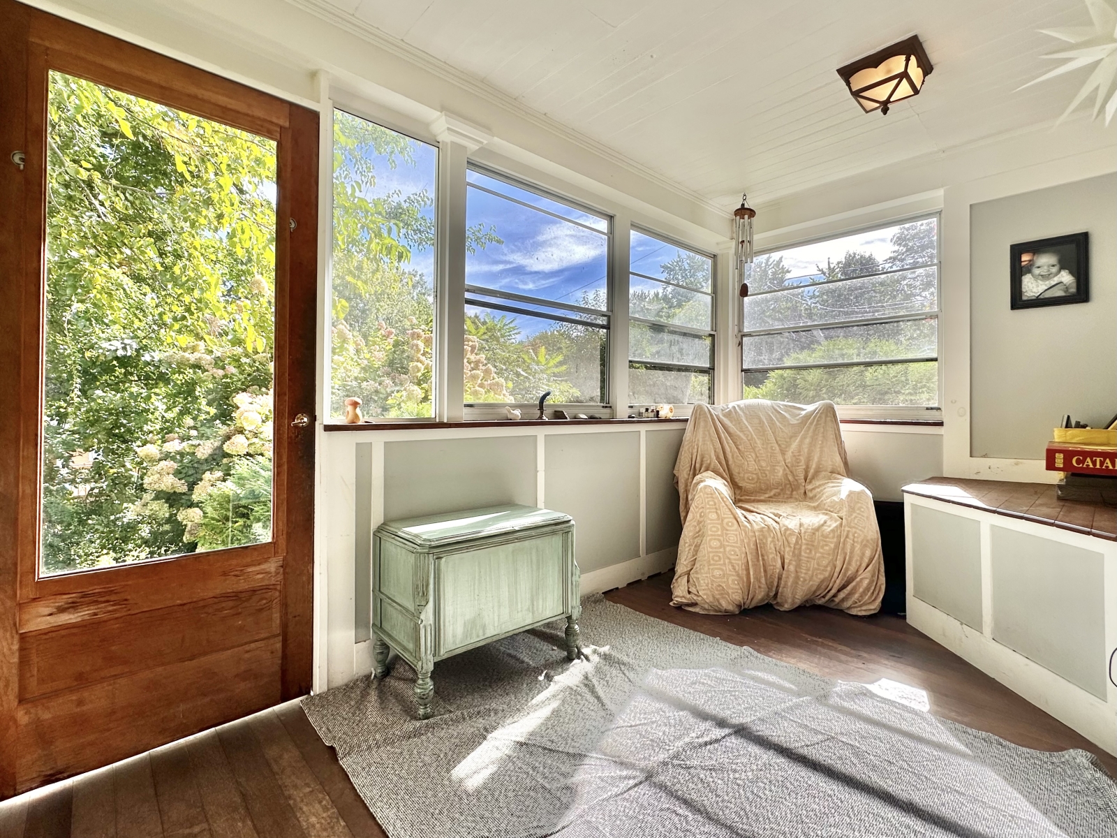 Charming bungalow walking distance to downtown and river trails