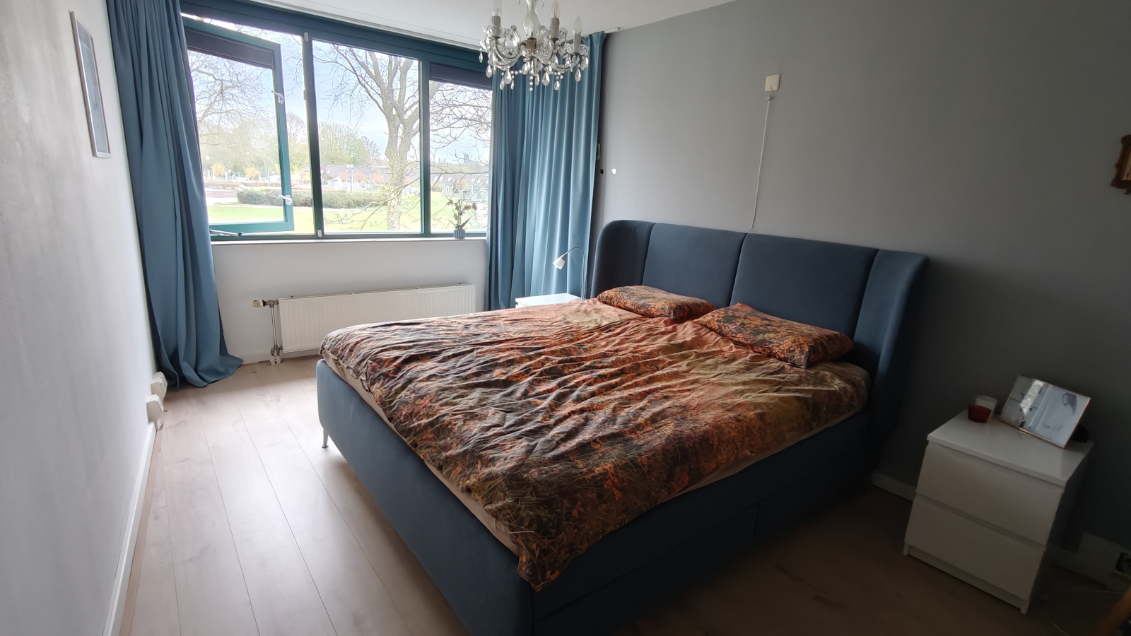 Master bedroom 180*200 bed