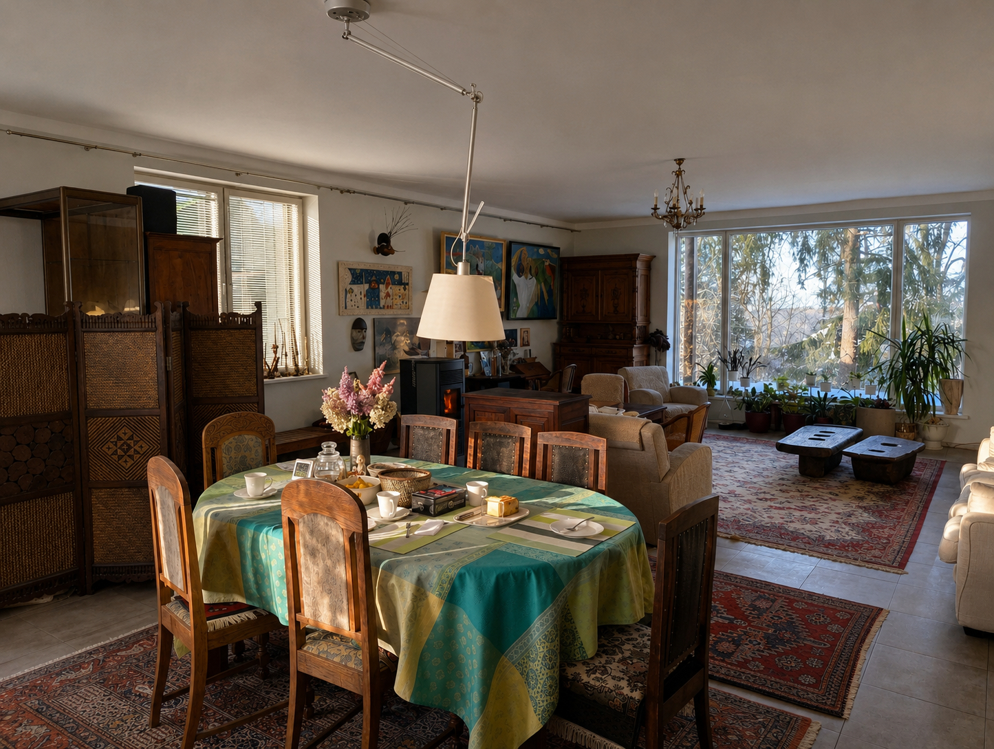 Uniquely located in a quiet neighborhood, yet close to the city center, this spacious shared house features a large yard, tranquil greenery at your doorstep, and a stunning terrace lookout