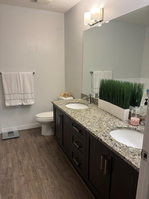Executive-Penthouse-Suite in Calgary, AB, Kanada, mit Blick auf Stadt und Berge!
