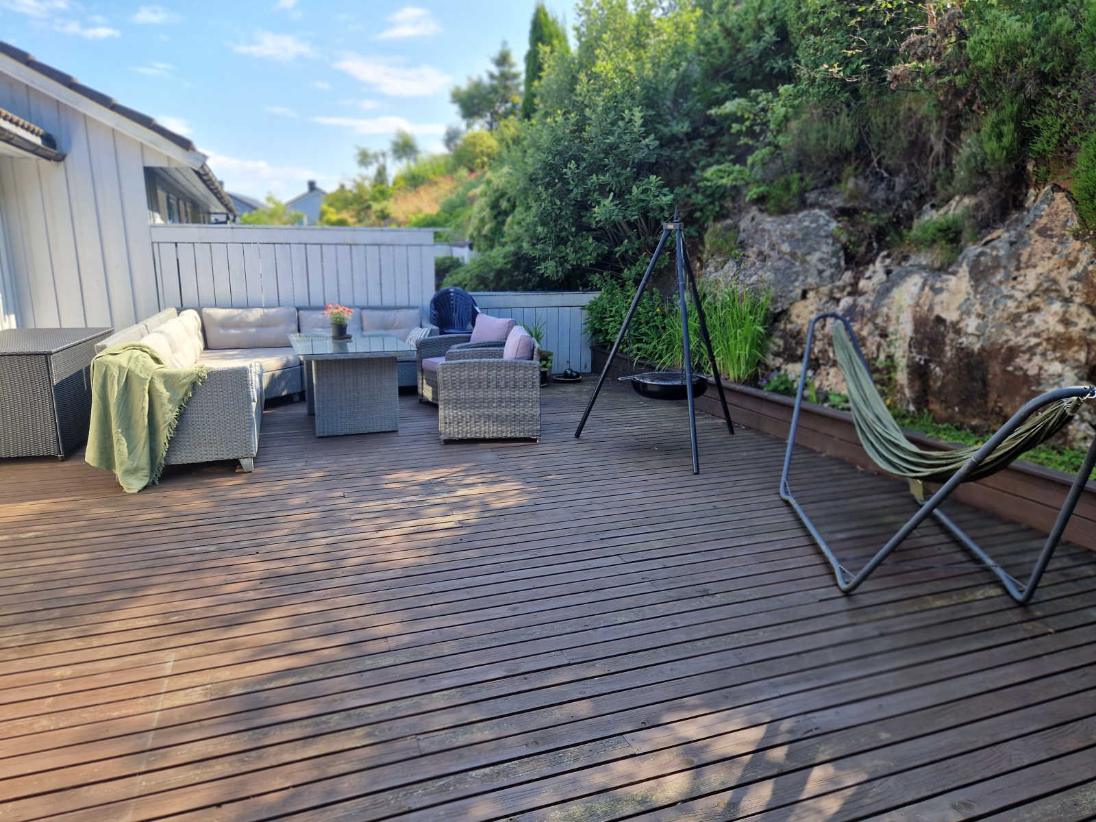 Grande terraço nas traseiras.