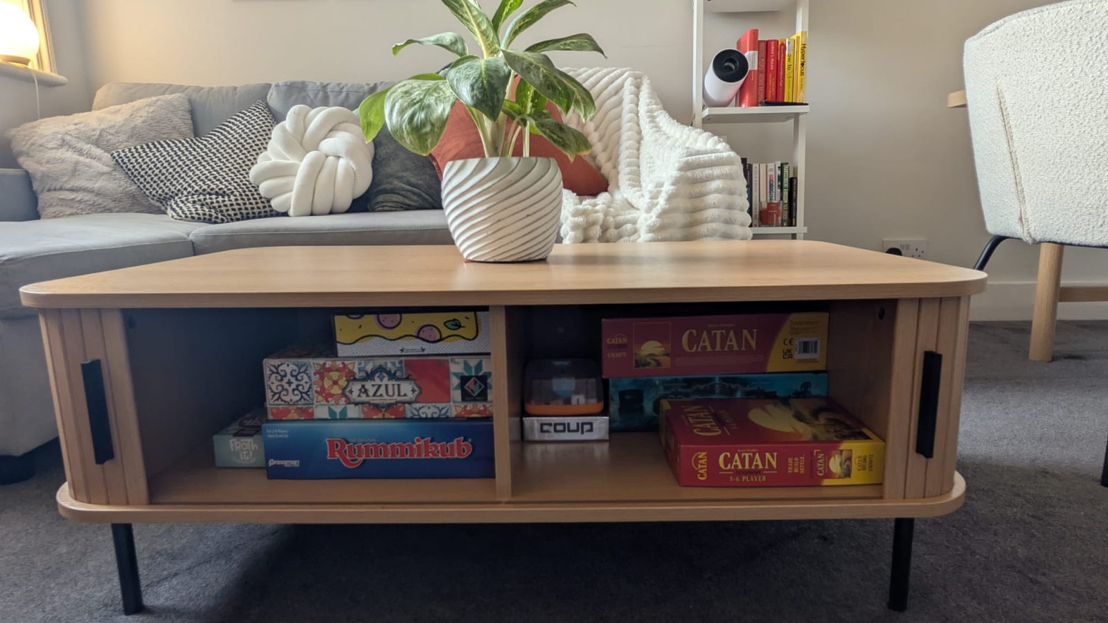 Coleção de jogos de tabuleiro:
Catan
Expansão Catan para até 6 jogadores
Azul
Rummikub
P é para ...