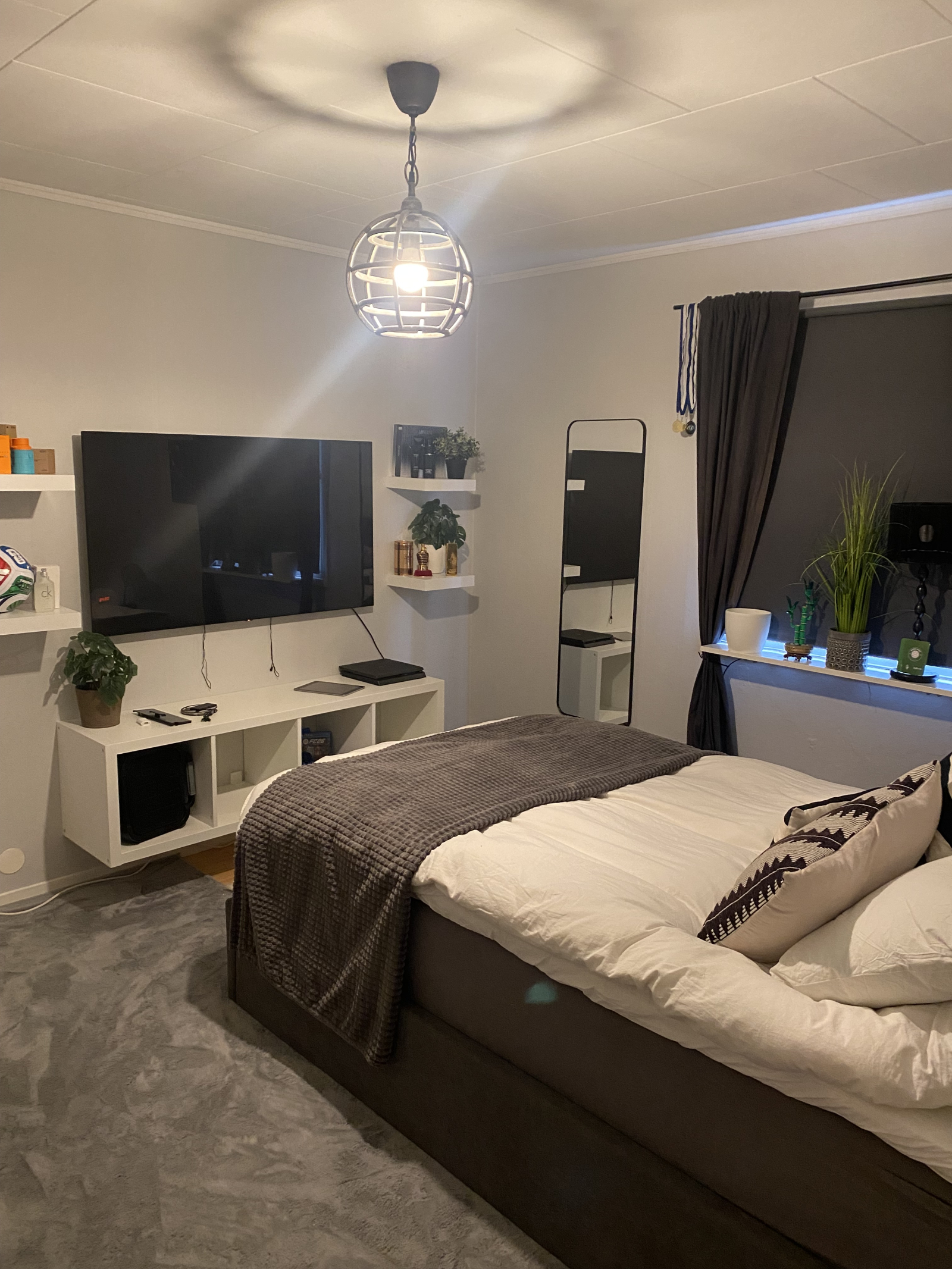 Bedroom with 120cm bed and Smart-TV & playstation.