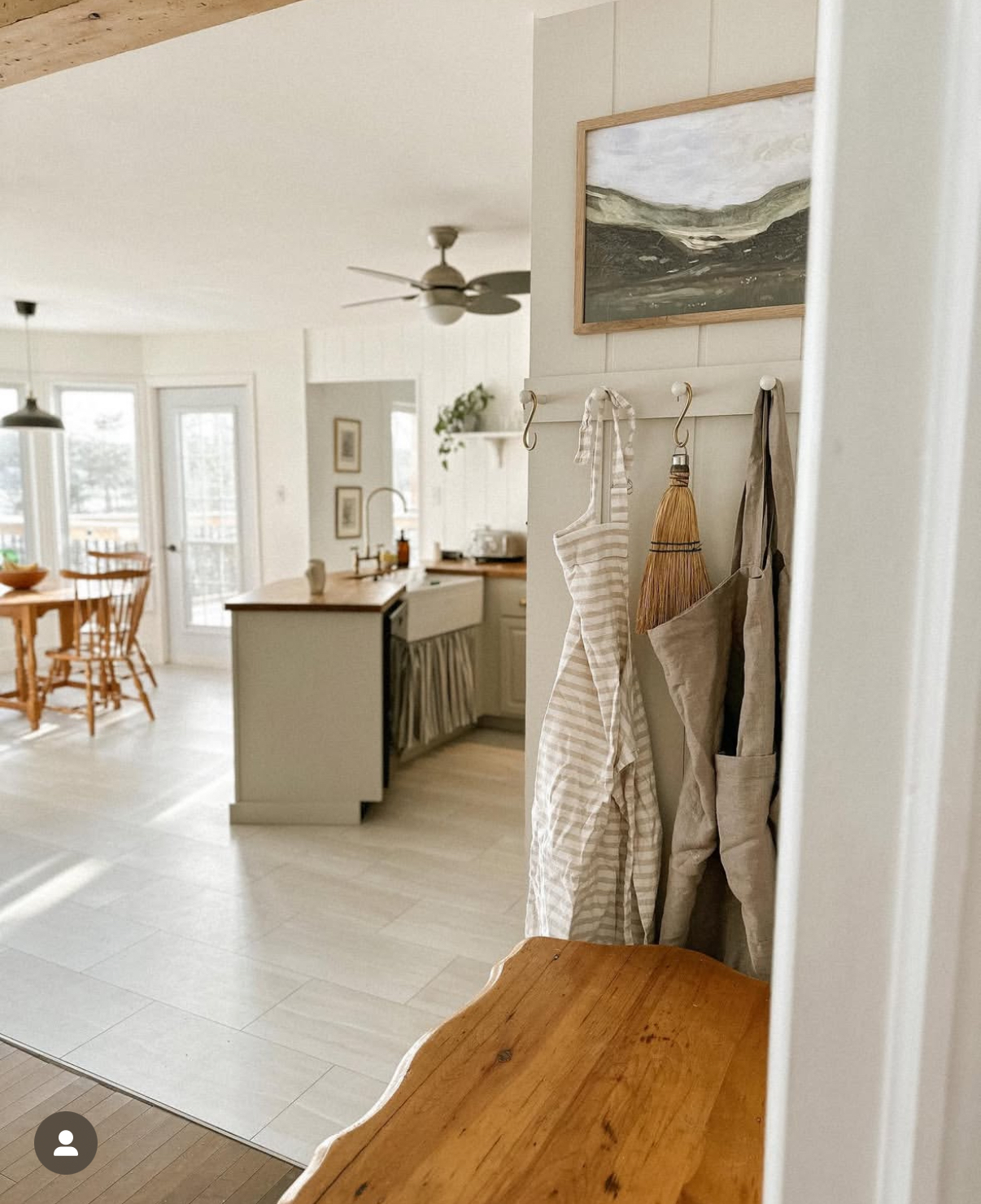 Essen in der Küche, Blick vom Esszimmer