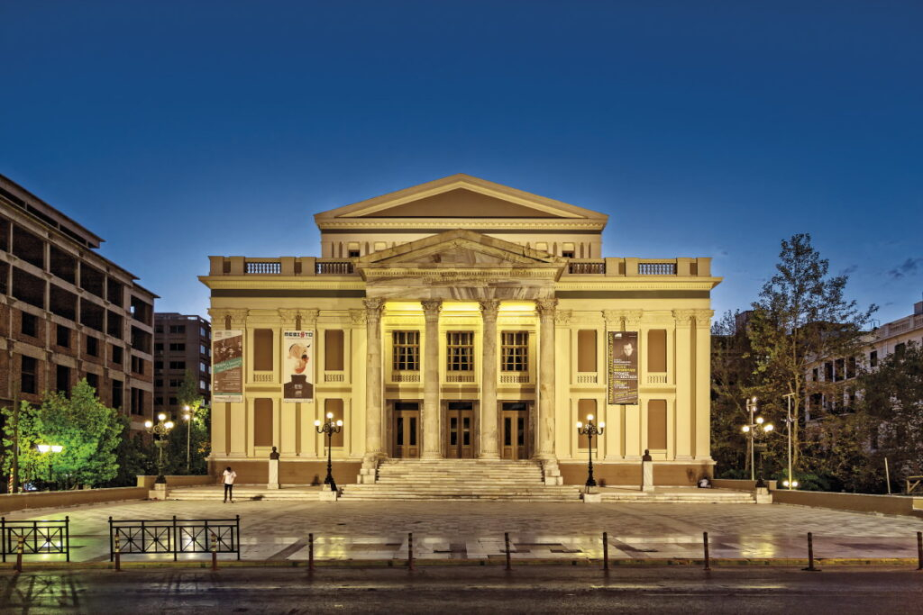 A joia do Pireu, o teatro Dimotiko , concertos interessantes ou peças teatrais acontecem aqui. Você ...
