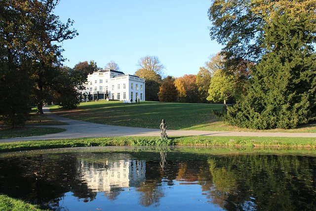 Stadsvilla Sonsbeek, también conocida en Arnhem como "De Witte Villa", está situada en el corazón de ...