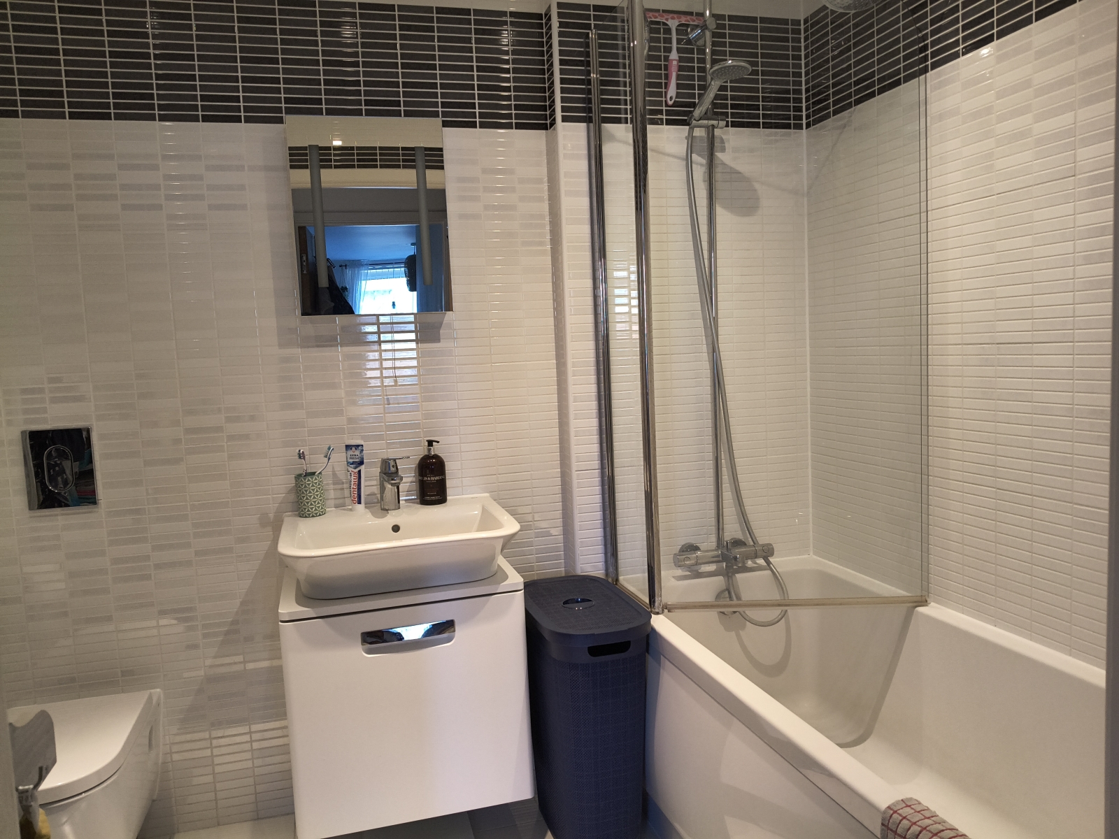 Bathroom. Bath/shower.