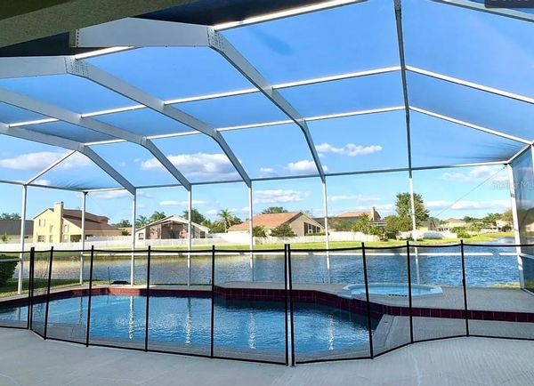Votre échappatoire à Tampa, FL : maison 4 chambres avec piscine privée et jacuzzi