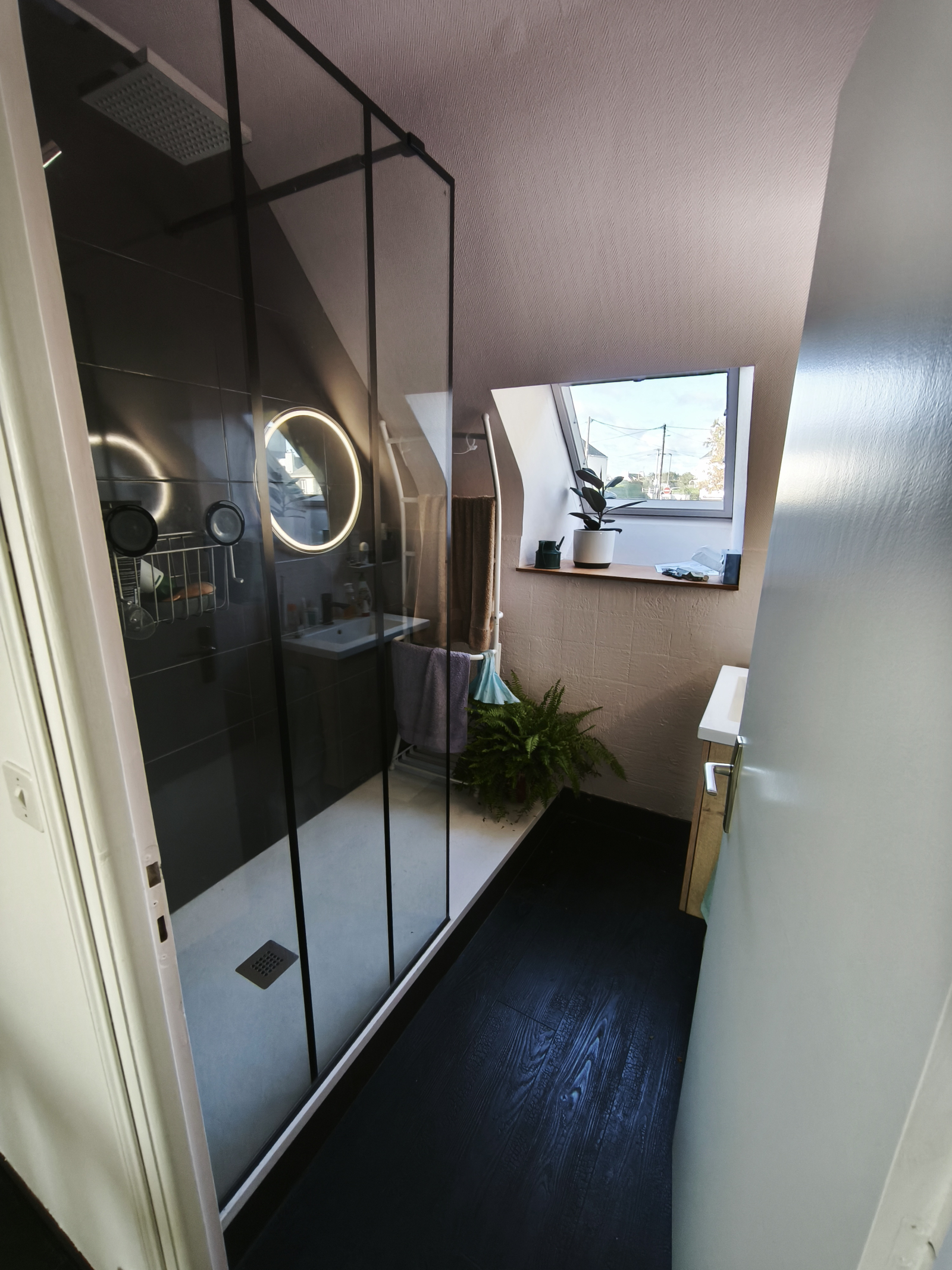 Upstairs bathroom with shower and sink