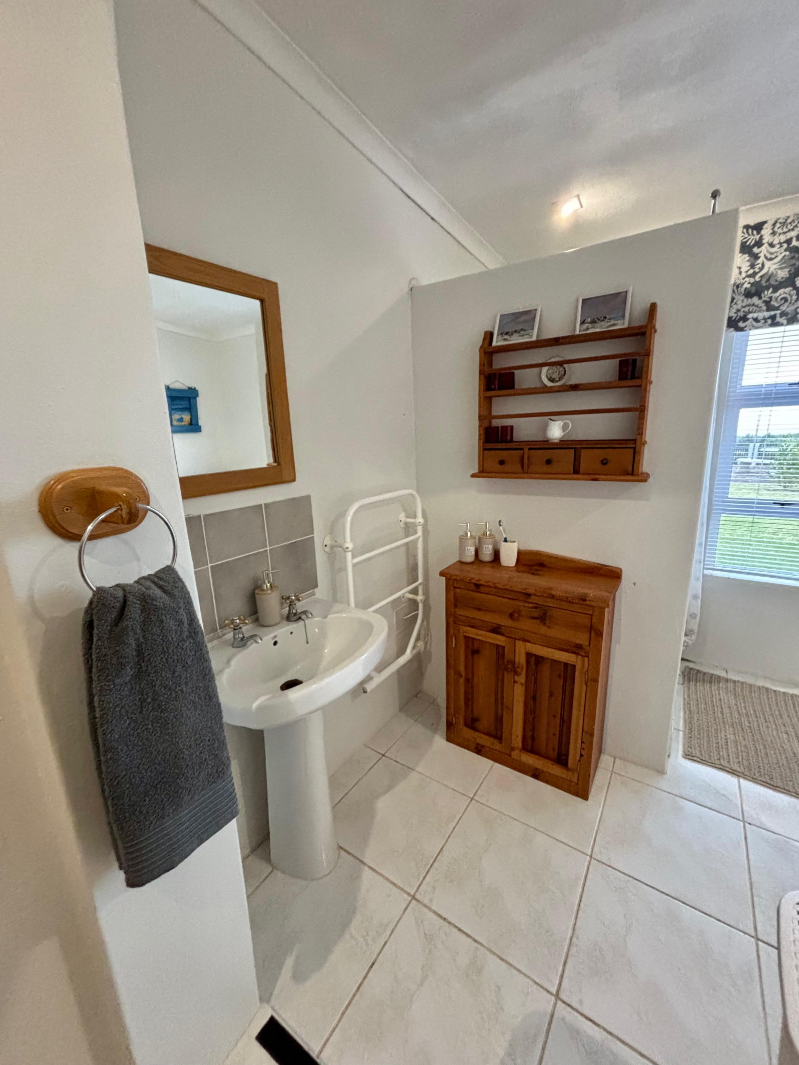 Banheiros totalmente equipados com banheira e chuveiro