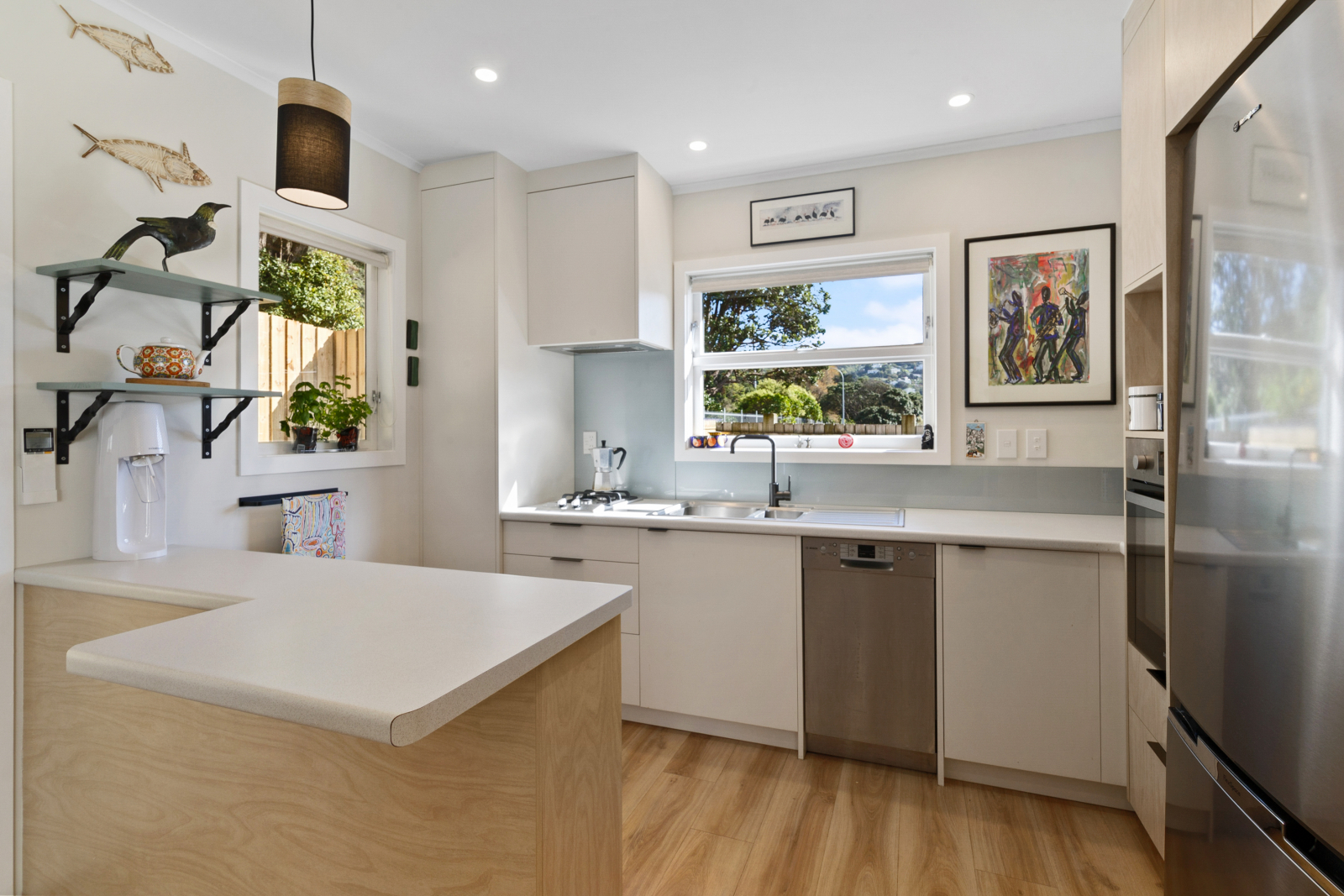 [Trial Member] Wellington New Zealand Sunny, central Wellington one