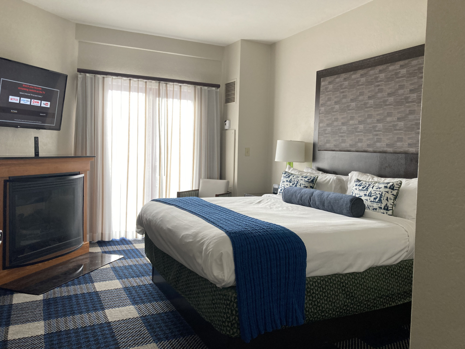 Bedroom - queen-size bed, TV, fireplace