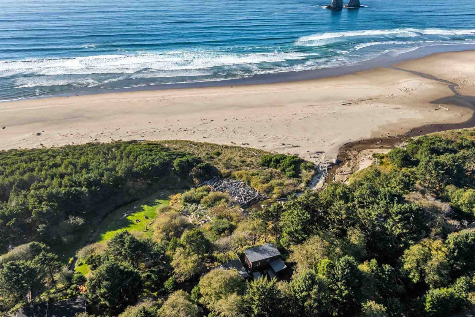 Modern huis aan het strand met uitzicht