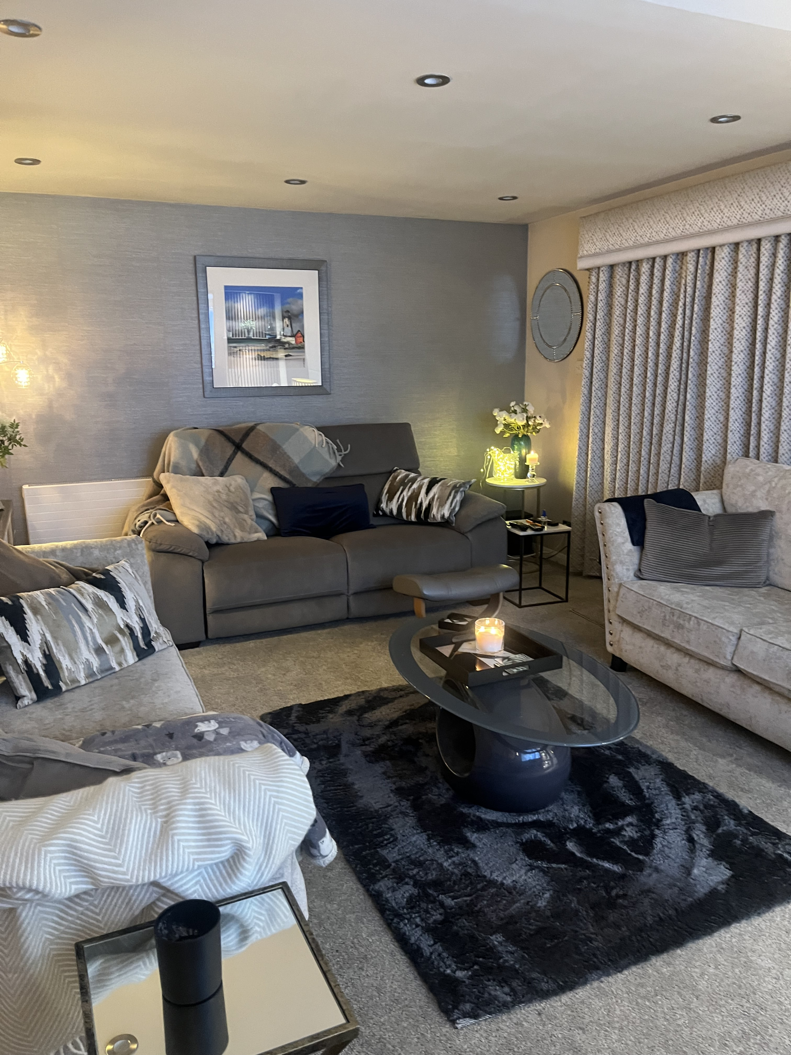 3 Slaapkamers Licht, Modern Huis. Loop naar Milngavie Village, The West Highland Way en gemakkelijke toegang tot Glasgow City Centre.
