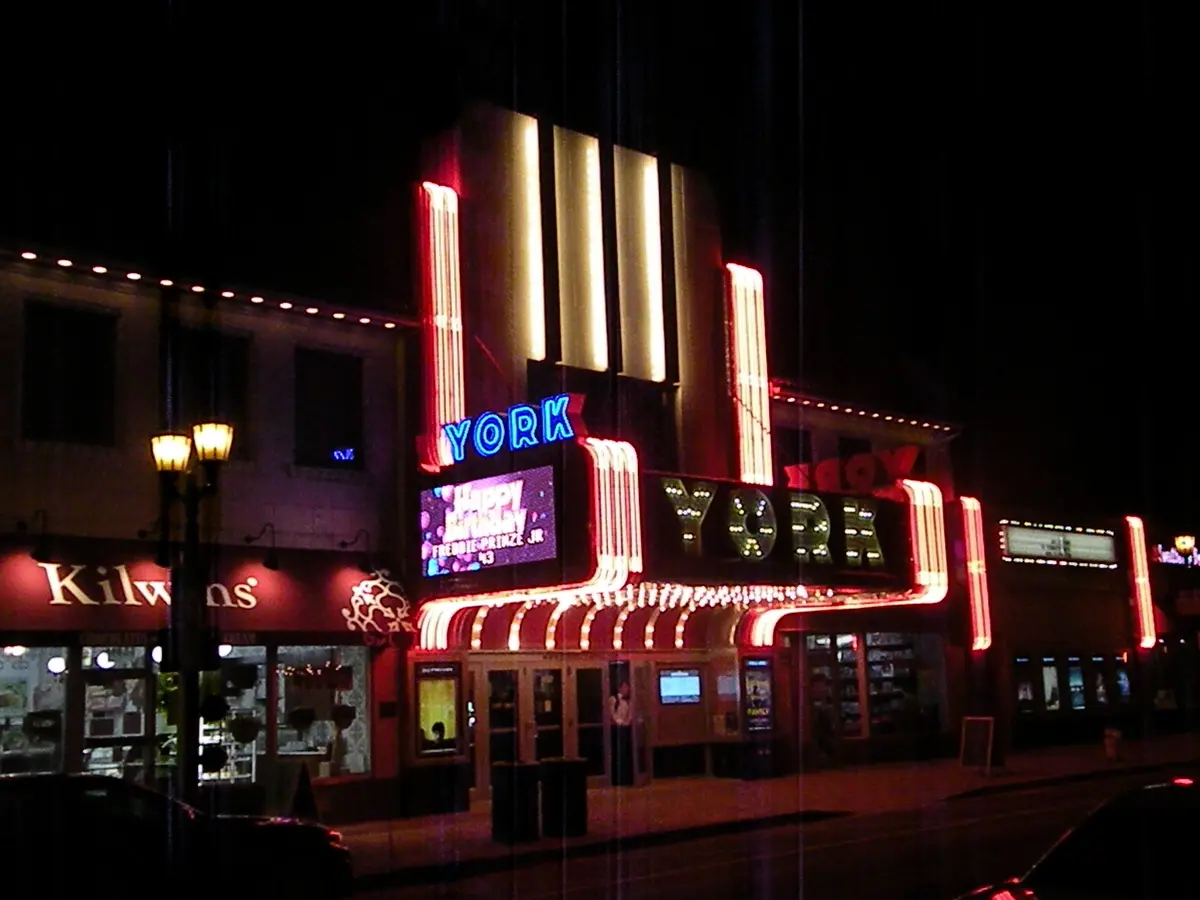 Cinema di York, in fondo all'isolato