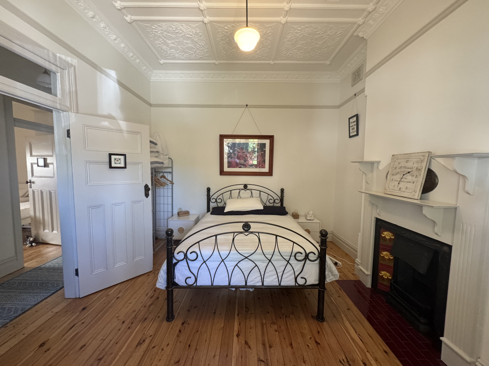 Slaapkamer met queensize bed