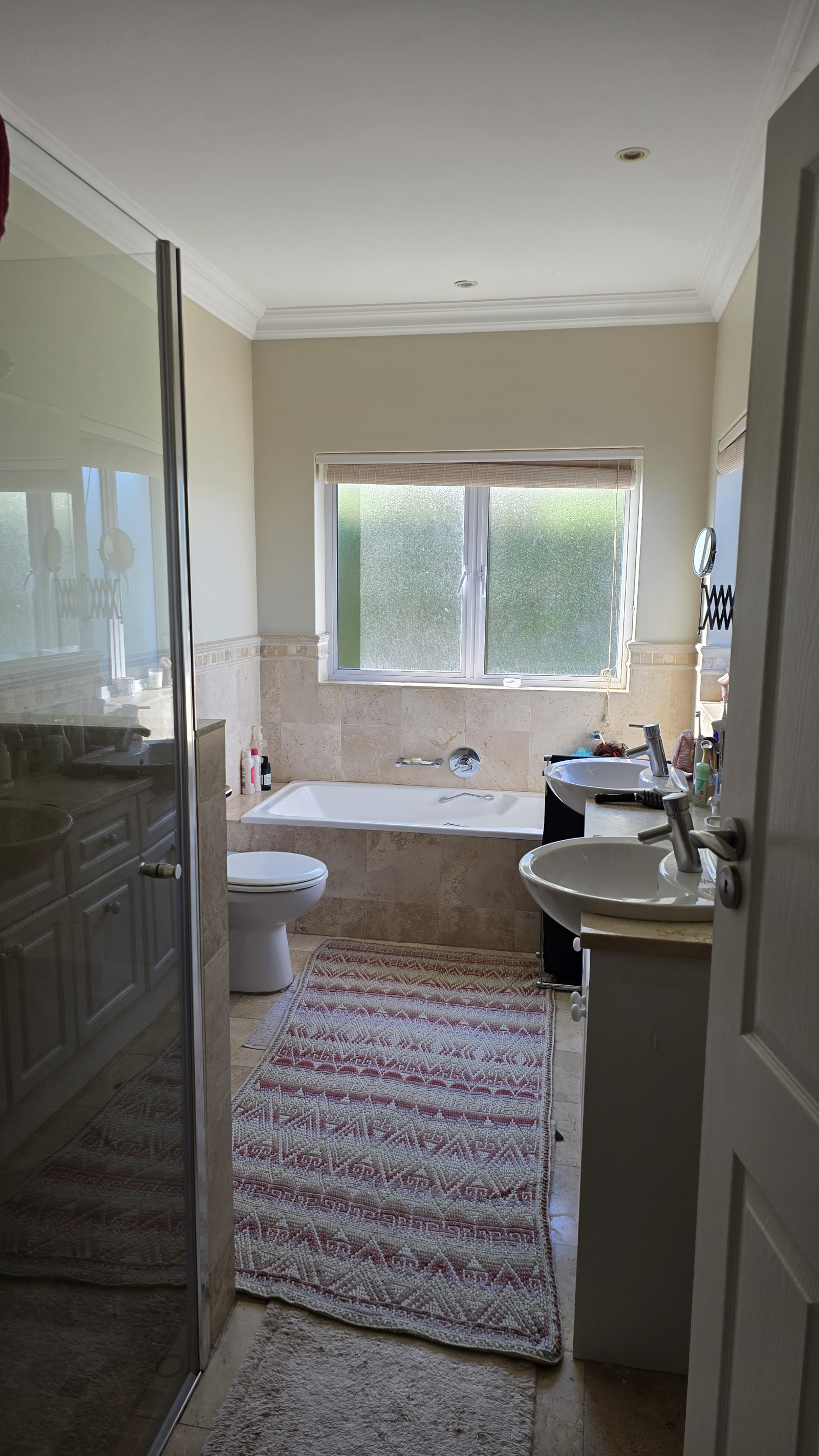 En Suite bathroom to Main bedroom