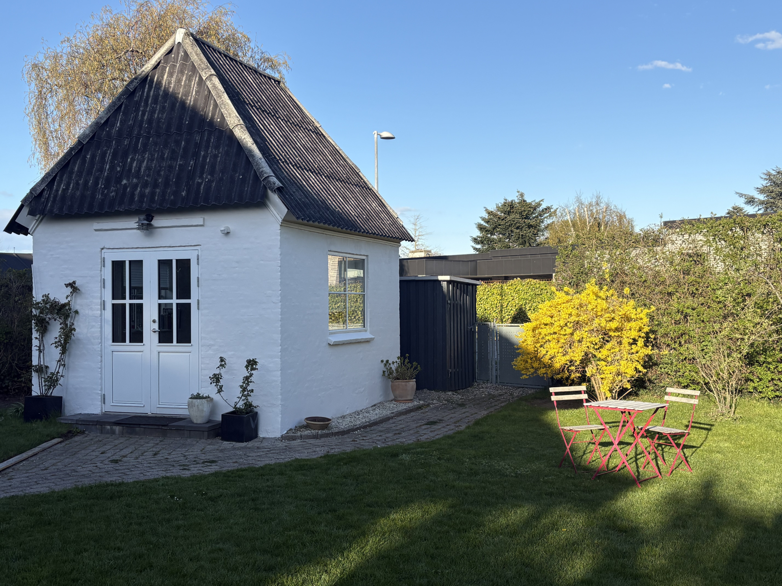 Charming and spacious home close to the beach, located in exclusive area.