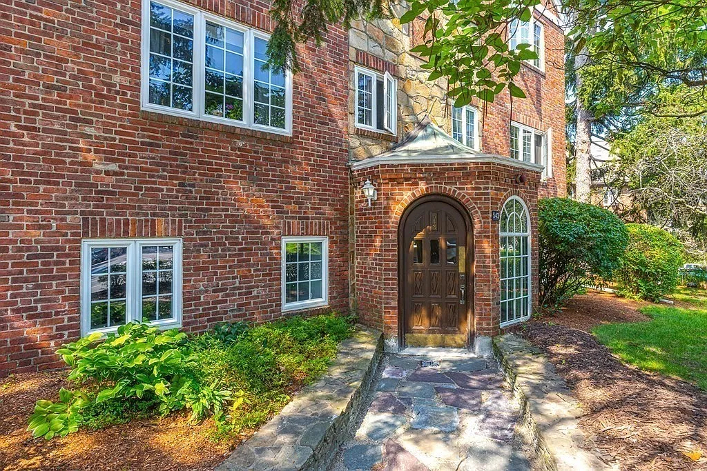 Appartement urbain chaleureux avec un accès en bus vers Fenway et le centre-ville de Boston