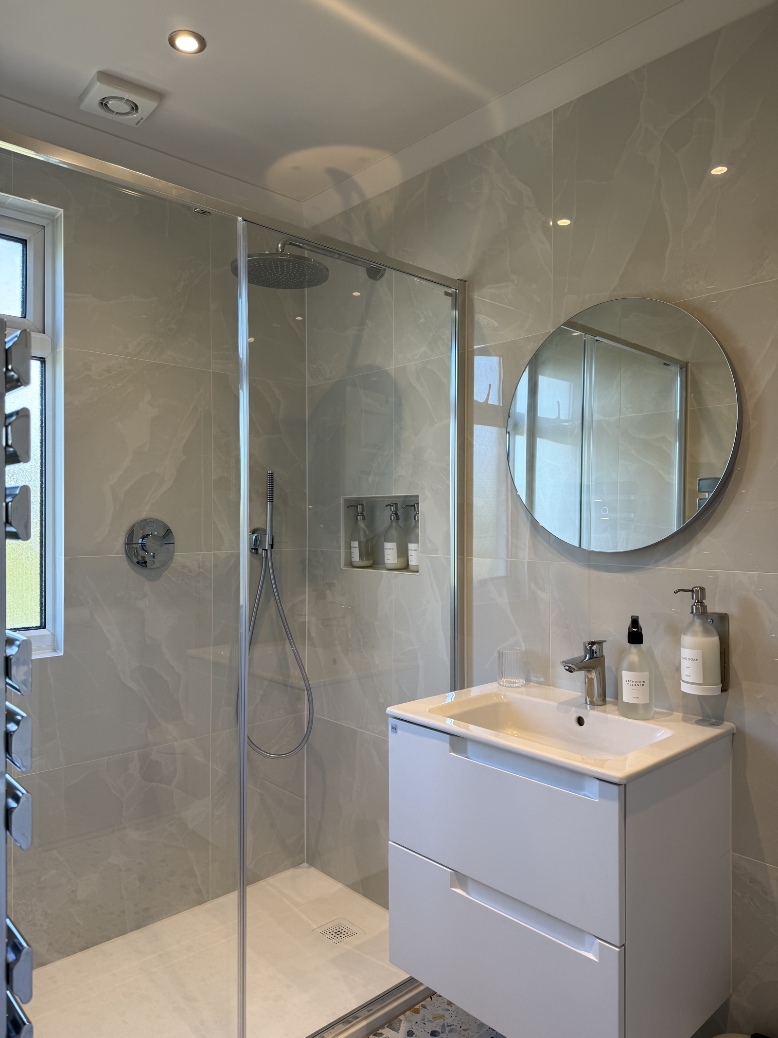 Salle de douche attenante, chambre 3