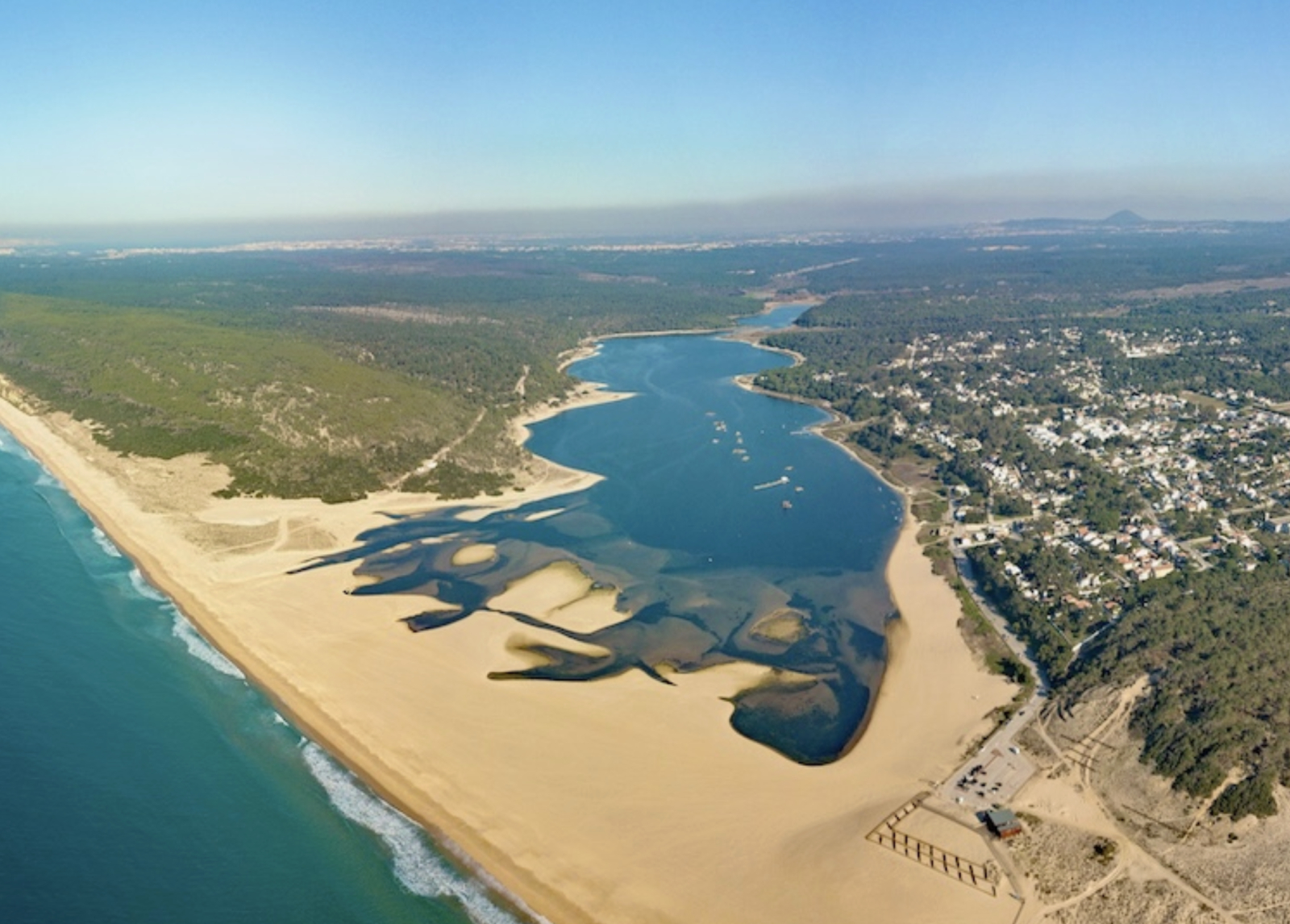 Lagoa de Albufeira lagoon is 5 minutes away