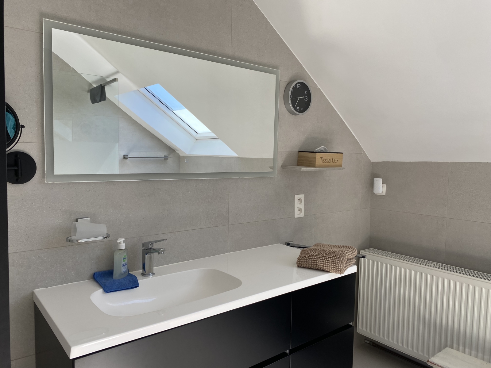 Casa a 4 facciate non lontano dai negozi in una zona tranquilla
