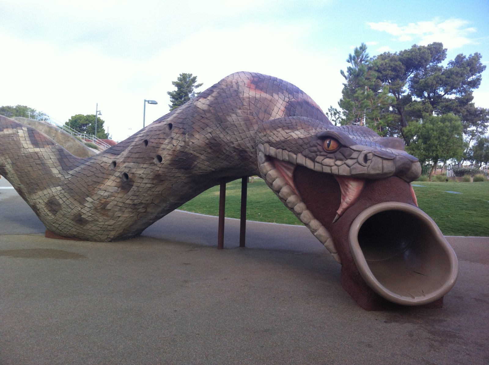 Craig Ranch Park è un'oasi rigogliosa e aperta nel deserto, nota per i suoi sentieri tortuosi per pa ...