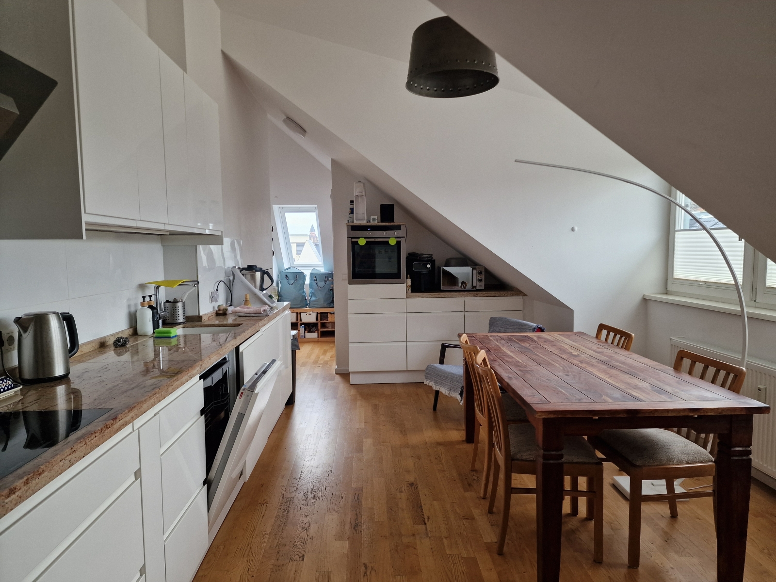 Groot en comfortabel dakterrasappartement in een veilige en levendige wijk van Berlijn