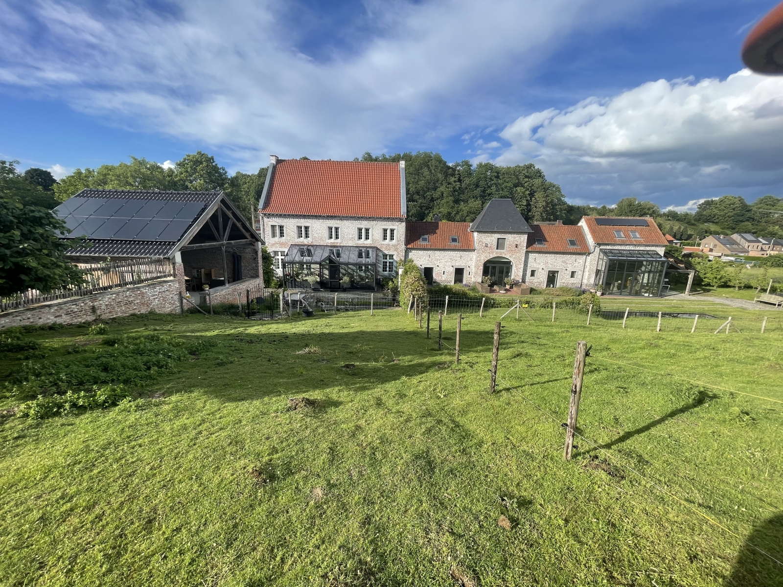 Vicaria histórica em ambiente rural próximo a Sint Truiden, Bélgica