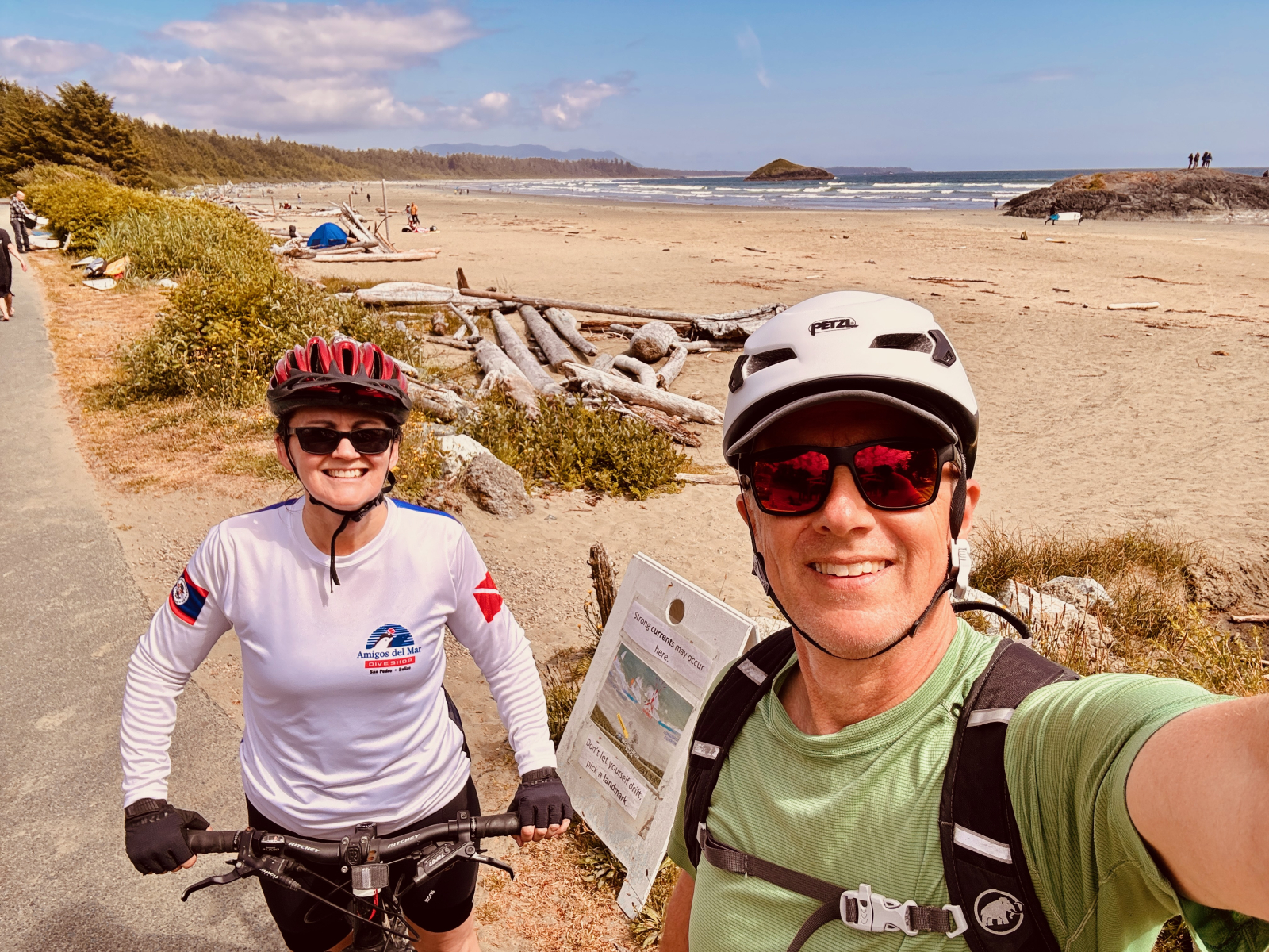 In bicicletta a Long Beach, sulla costa occidentale dell'isola di Vancouver.