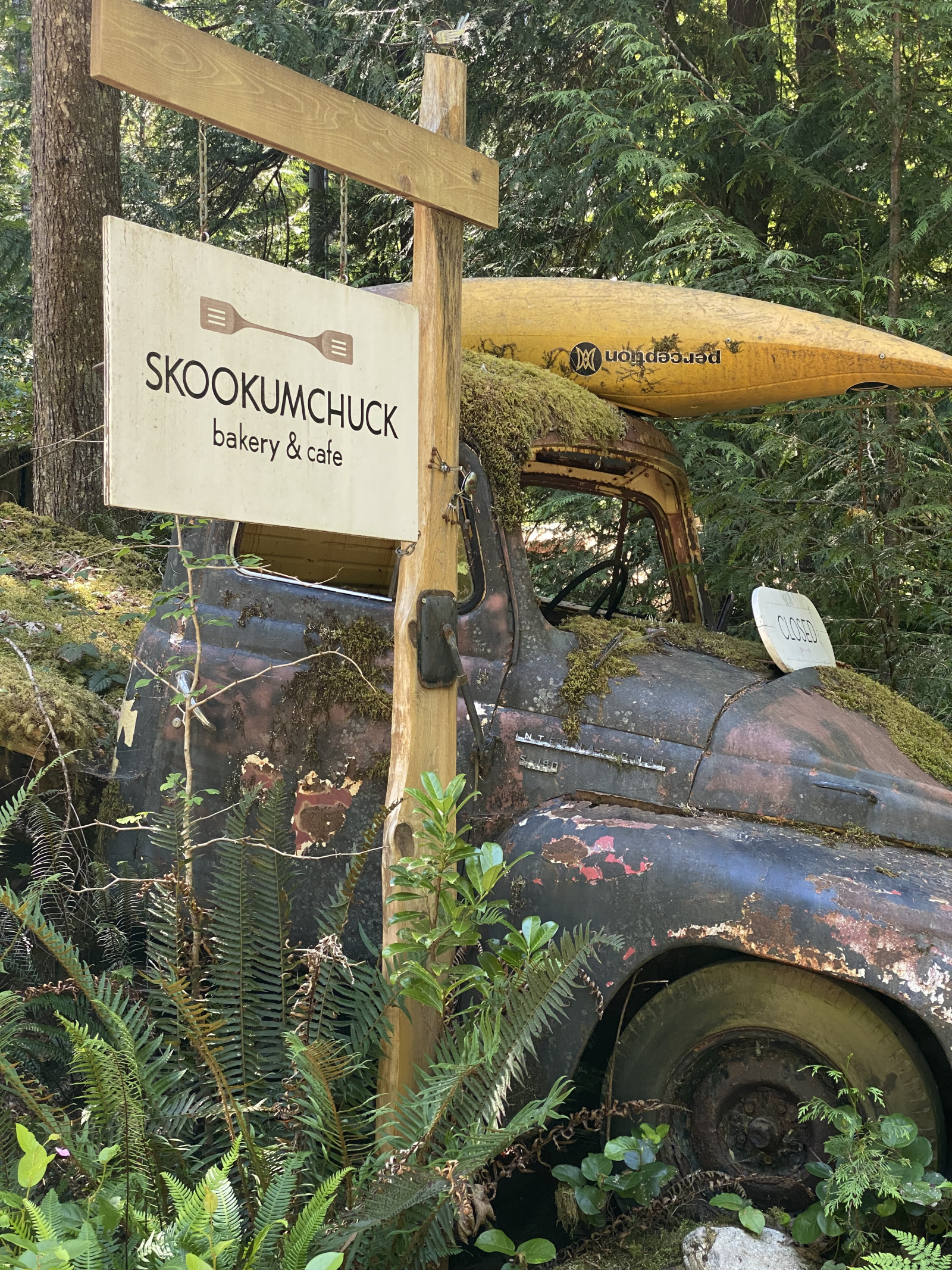 Bekannt für ihre Zimtschnecken und Fair-Trade-Kaffee, eine 2-minütige Autofahrt entfernt.  Von hier ...